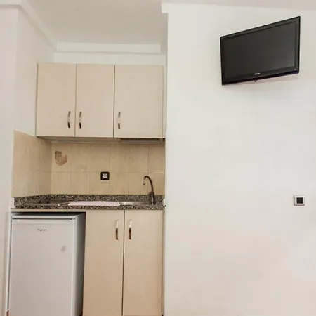 帕克马尔酒店 *